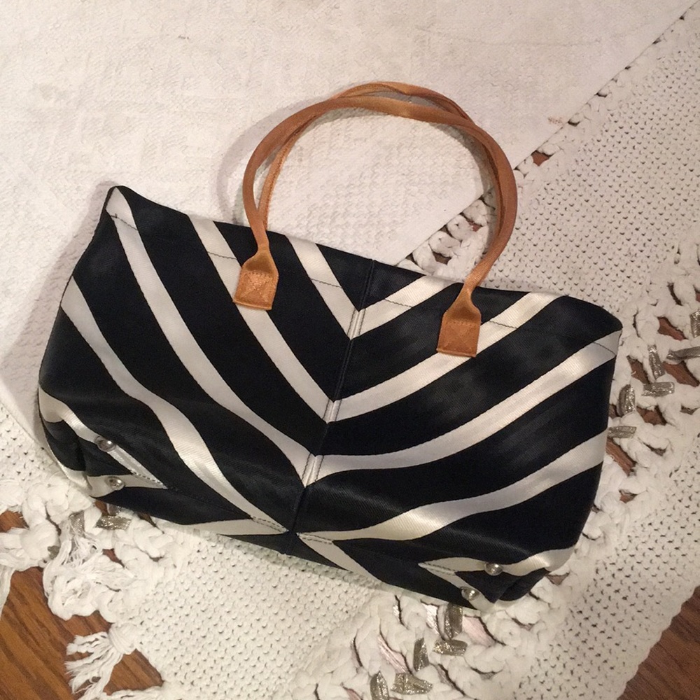 Harvey’s seatbelt large tote